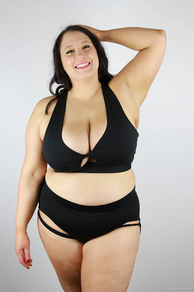 Matte Black Knot Plus Size Sports Bra