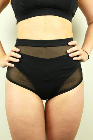 Crystal V Mid Waist Short - Onix