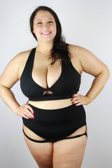 Matte Black Knot Plus Size Sports Bra